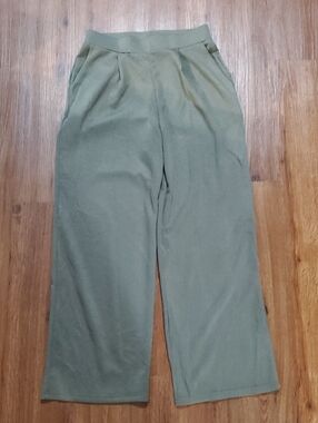 Everyday Wide-Leg Pants in Olive Green